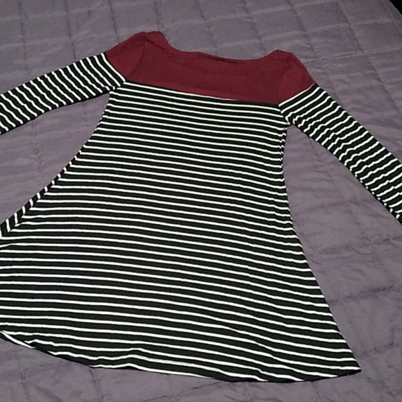 SungLight Colorblock Top Black White Maroon Small - Picture 6 of 7